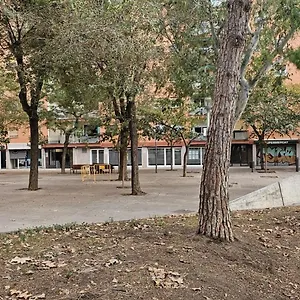 Apartment 8 Min Walk To The & 10 Min Walk To Convention Centre !, Barcelona